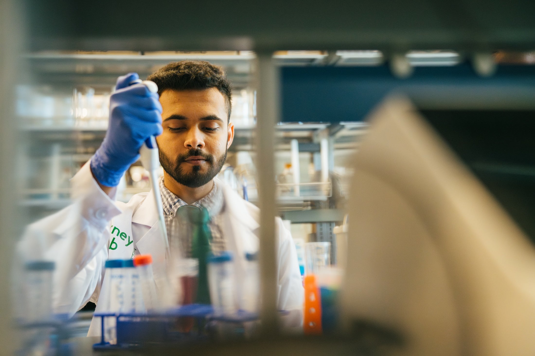 pharmacy student doing experiment in a lab